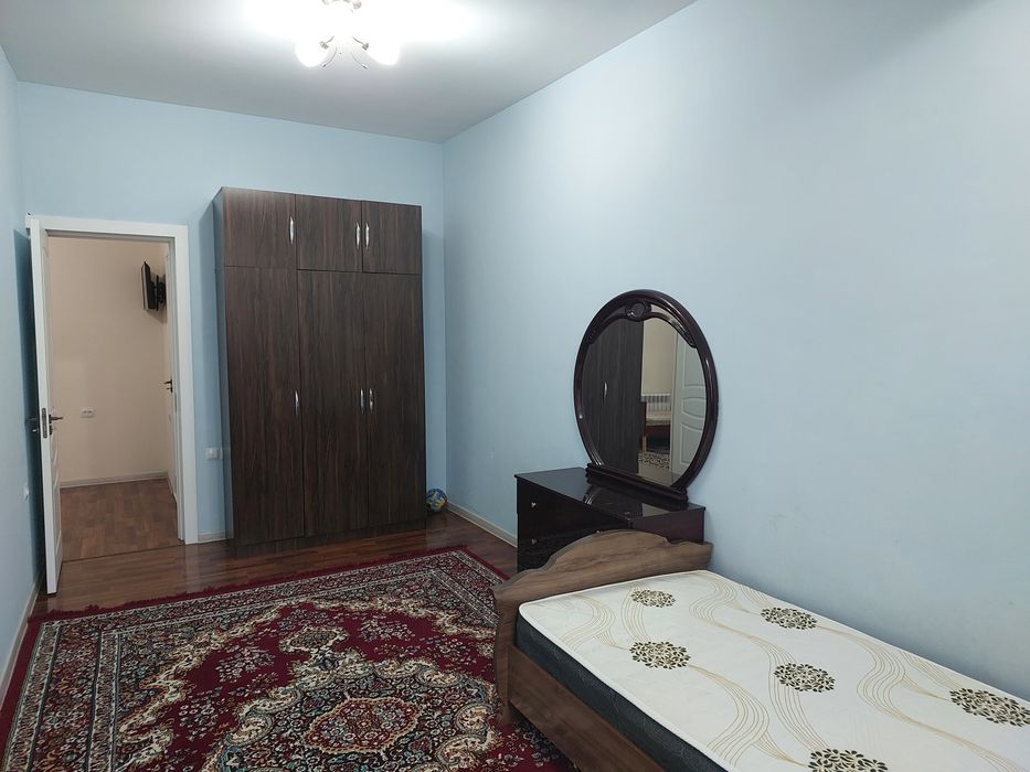 2 xonali kvartira sotiladi