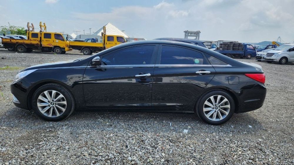 Срочно продаётся авто. Чистый кореец!!!