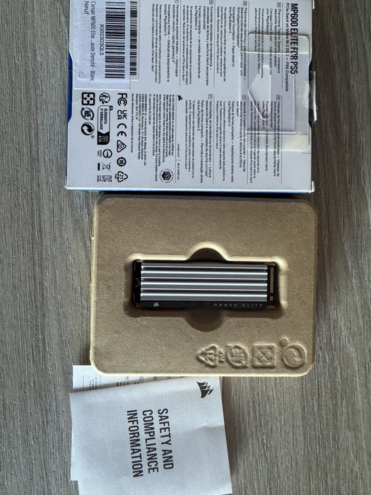 SSD Corsair MP600 Elite 1 TB, Gen 4 PCIe NVME M2, pentru PS5 dar si PC