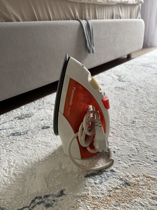 Утюг Panasonic NI-E200T