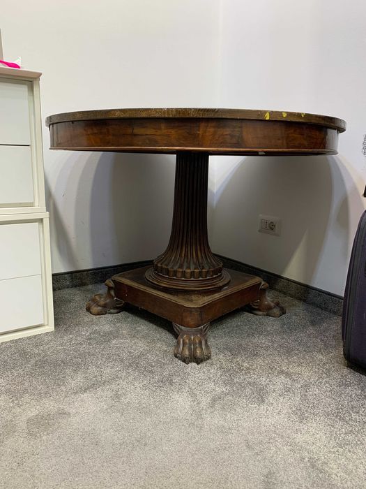 Pachet mobilier deosebit:Masă antică,Cadă retro,FotoliuWingback,Birou