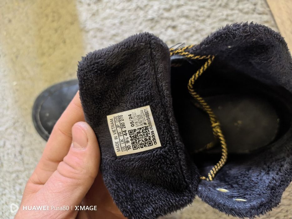 Продам Адидас кроссовки