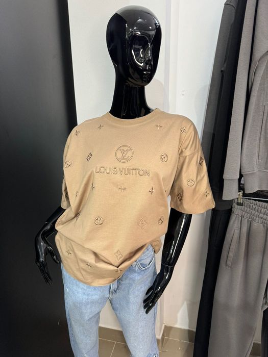 ig:D1AFACTOR T-shirt Louis Vuitton  In Stoc (S M L XL XXL)