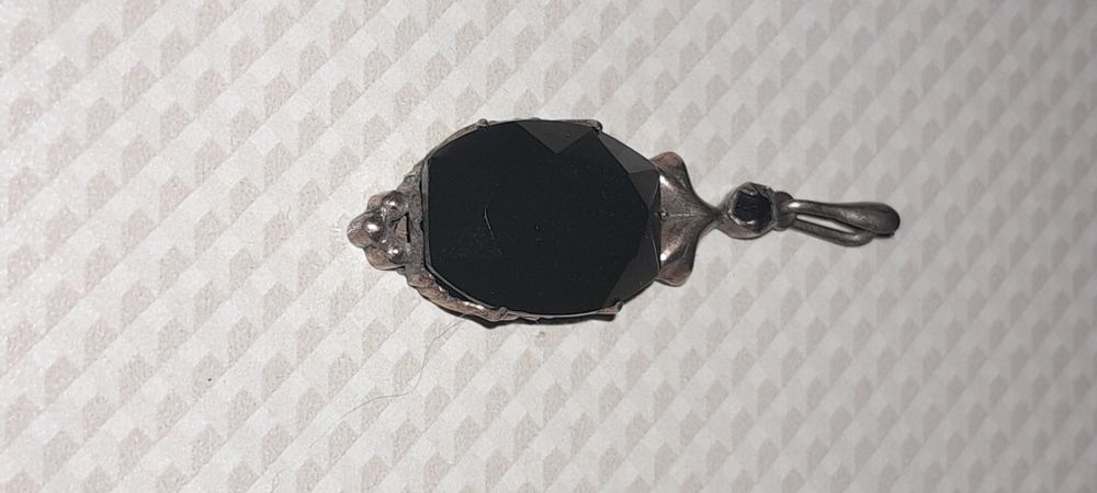 Продам кулон серебряный.