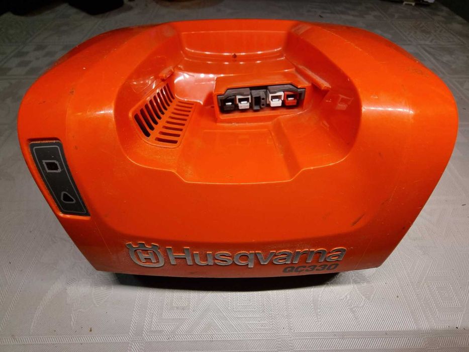 HUSQVARNA QC330 - Бързо зарядно 36V с повреда