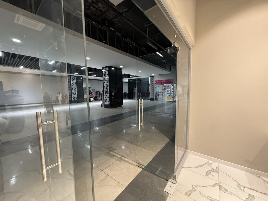 Buxoro Savdo Majmuasining 2-qavatida 37m2 do’kon sotiladi
