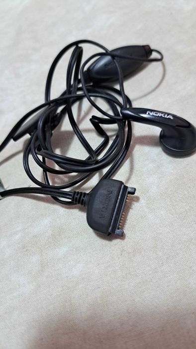 Casti Nokia cu fir