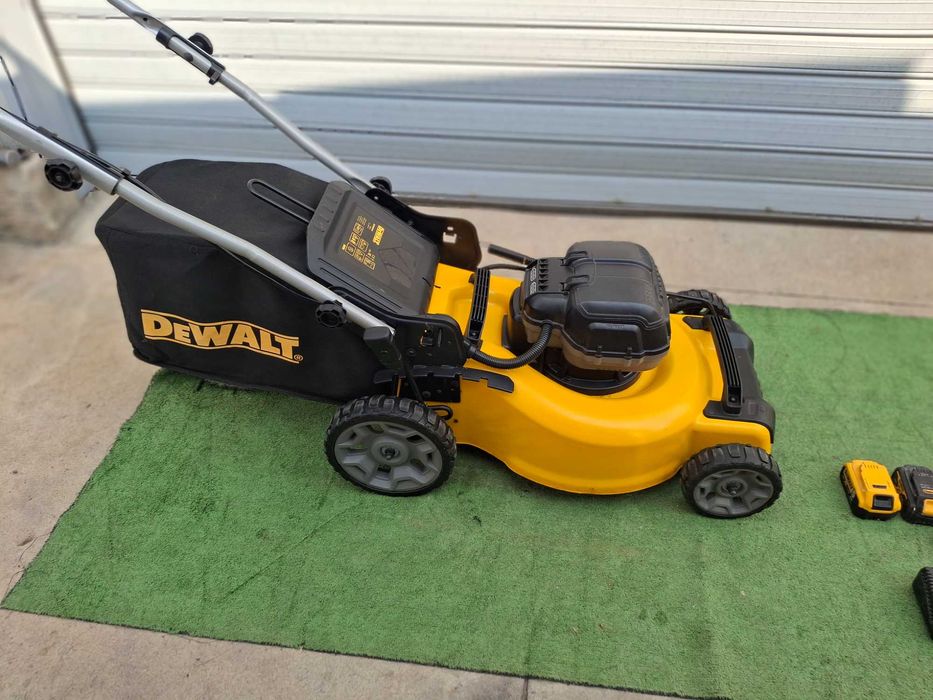 Акумулаторна косачка DeWALT DCMW564