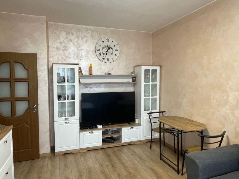 Дава се под наем Двустаен апартамент в София, Дружба 1 - 50 кв.м за 597.21 € - Снимка #1