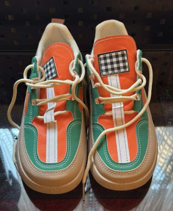 Adidasi noi model unic