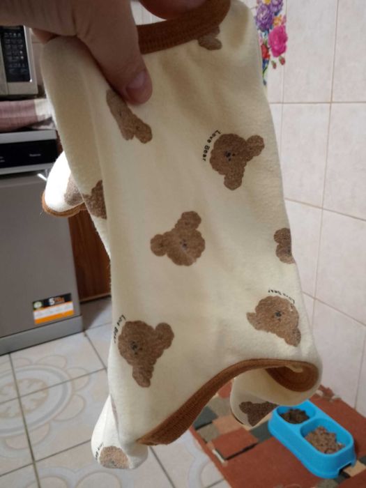 Vand hainute de catelusa talie mica marimea S tot ce se vede la 45 lei