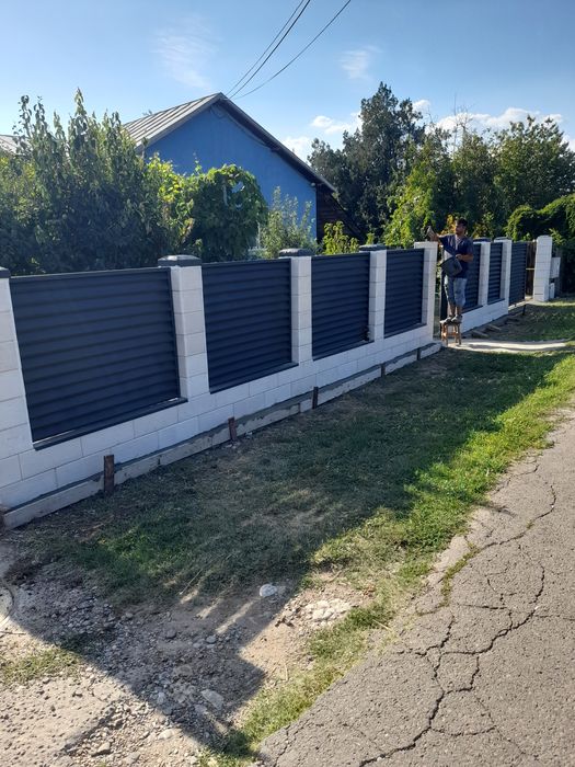 Construim garduri și porți stil jaluzea șipcă metalică tablă cutata