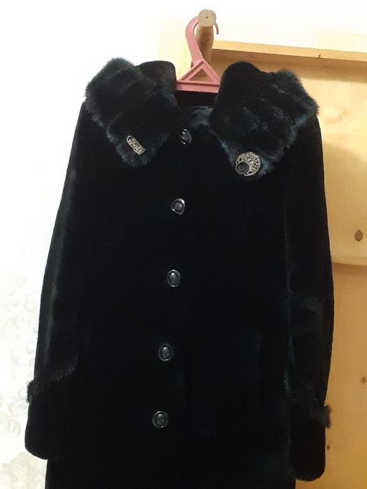 Шуба мутон с капюшоном размер 2 хl