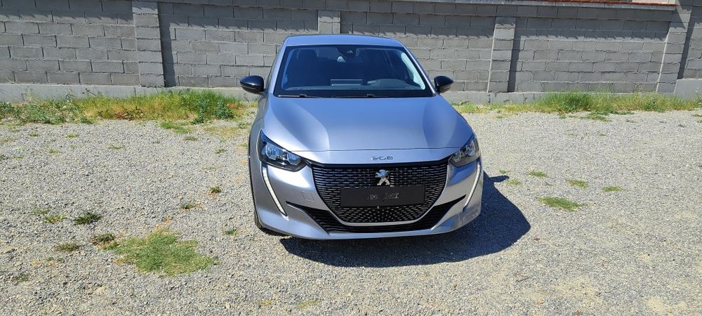 Peugeot e-208 с ниво на оборудване Allure