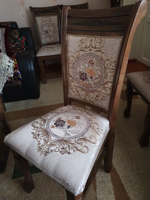 Стол и стул сотилади 12 талик