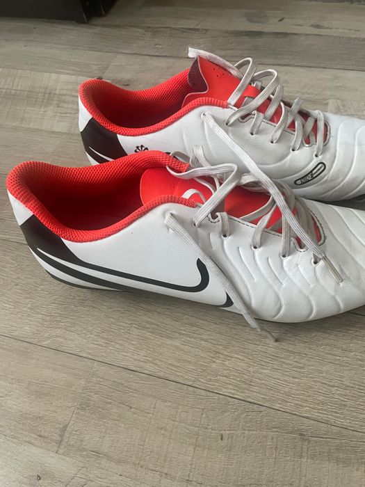 Продавам Калеври Nike