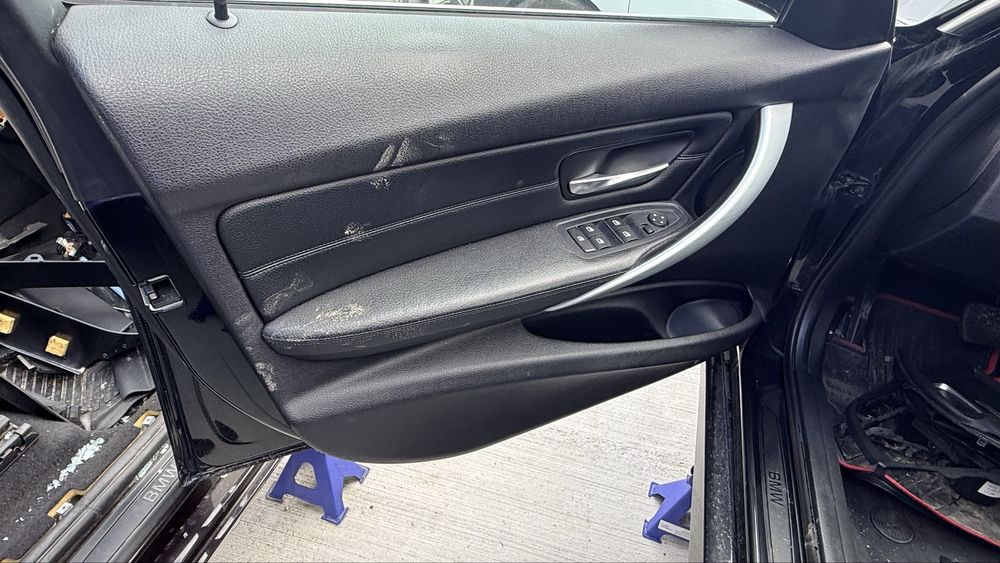 BMW F30 кожен салон