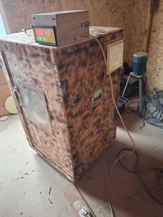 Инкубатор на 324 яиц