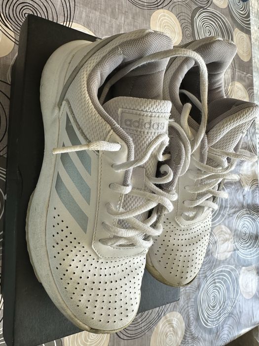 Бели обувки-Adidas