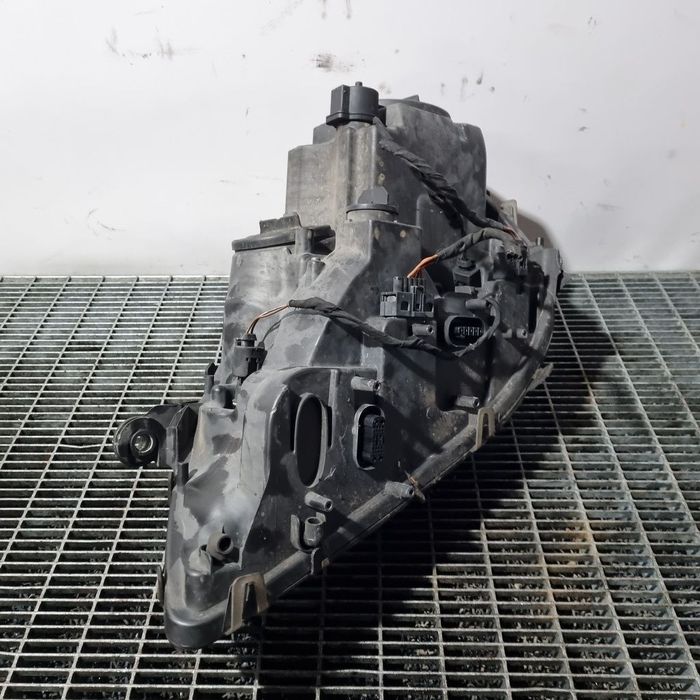 Far Dreapta Mercedes ML W164 2005 - 2008 SUV 4 Usi (1446) Xenon