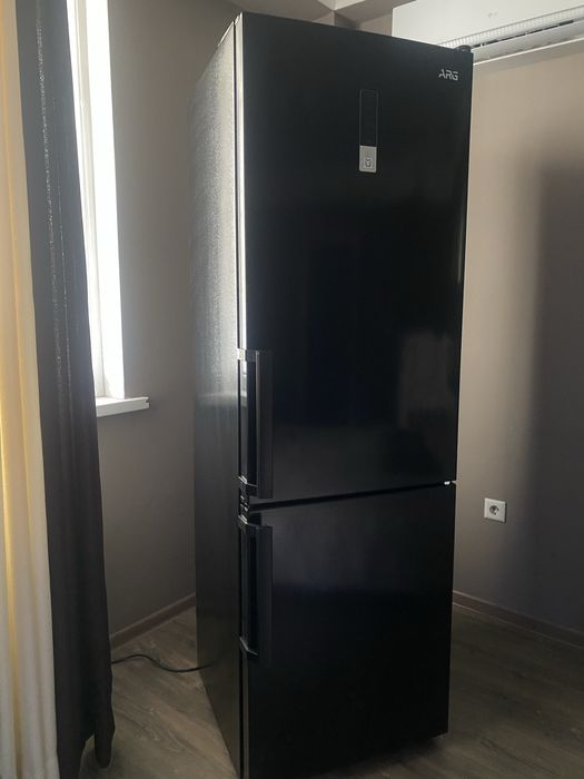 Холодильник черный