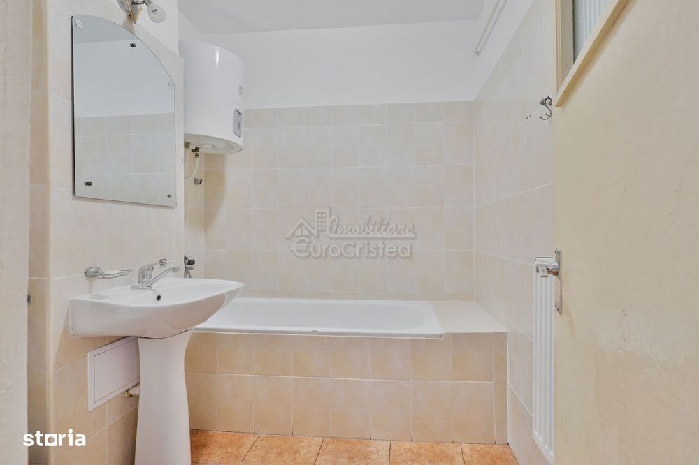 Apartament în Mangalia, Vedere panoramică către Portul Turistic