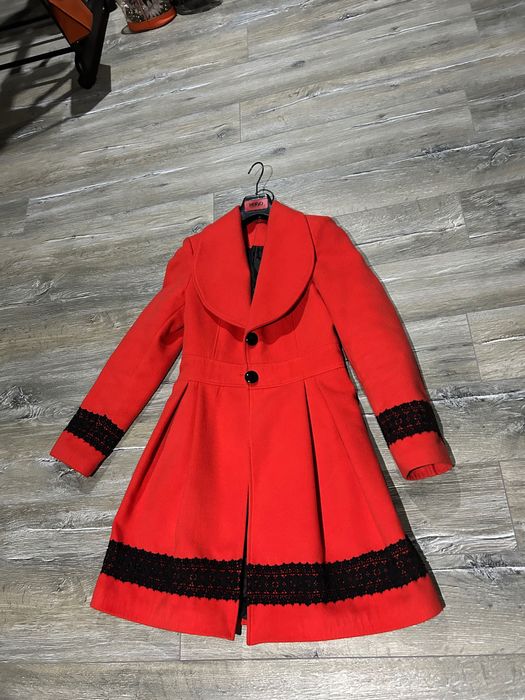 Palton damă elegant roșu corai