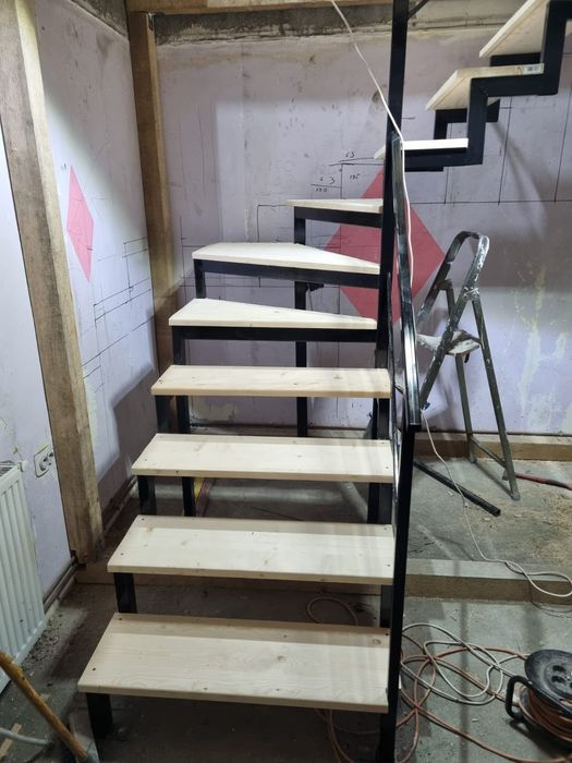 Scari zincate pe comandă