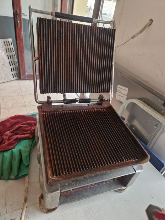 Gratar gaz sau curent cu banc, din inox, de putere