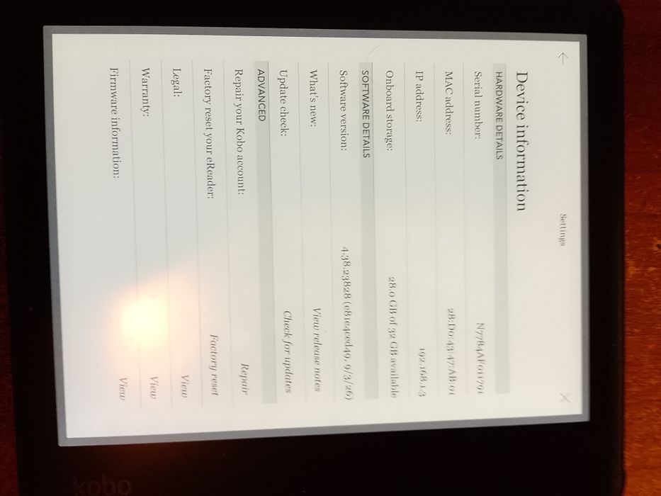 Vând E-reader Kobo Sage (32GB) Ca Nou + Husă Sleep Cover + 6000 Cărți în Română
