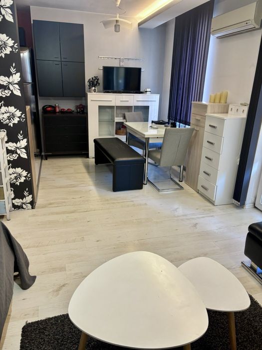 Дава се под наем Двустаен апартамент в Сливен, Център - 78 кв.м за 498.27 € - Снимка #1