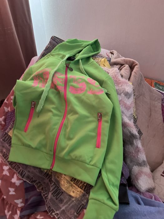 Пакет одежды для женшин и девочек разного возраста