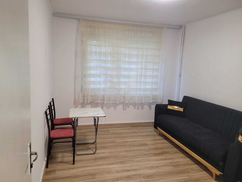 Продавам едностаен апартамент до Ред Кафе