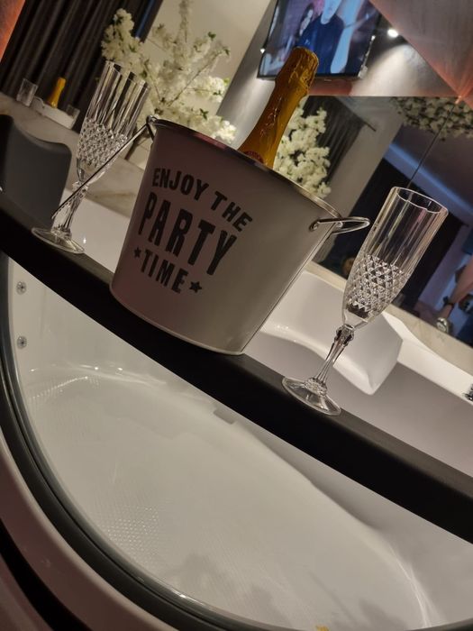 Regim Hotelier. Jacuzzi și baldachin. AFI PLAZA