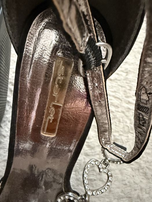 Сатенени сандали с камъни