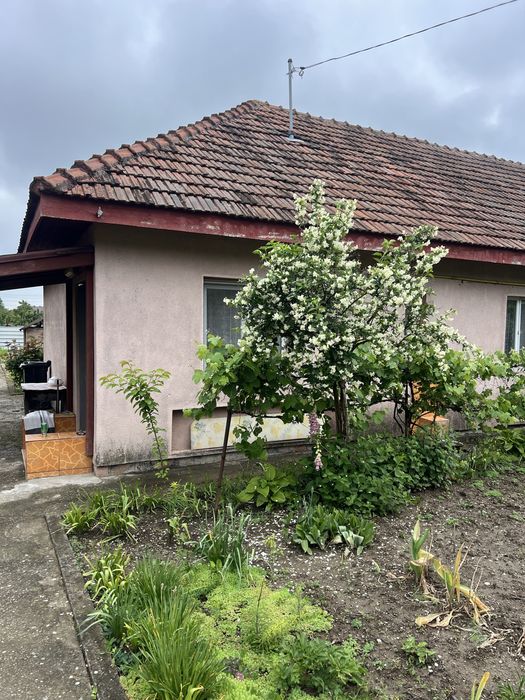 Casa cu doua camere decomandata si foarte spatioasa