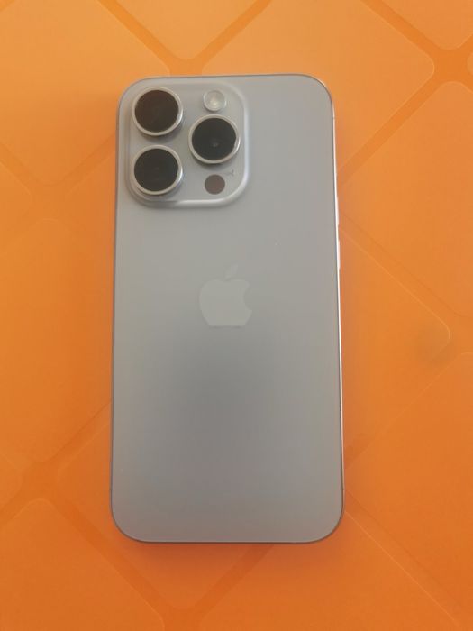 Продавам ipfone 15 pro