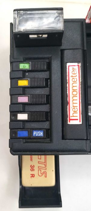 Несесер за моливи за ученици от гимназията от 60-те години на миналия век, който само много заможни семейства можеха да си позволят.