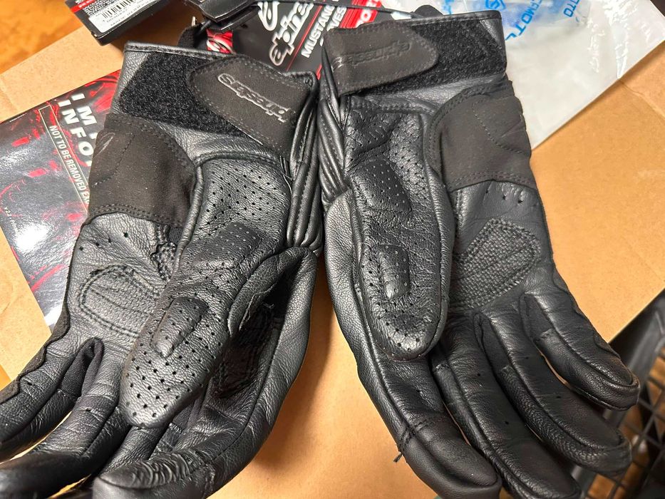 Manusi moto Alpinestars Mustang V2 negre - foarte putin purtate
