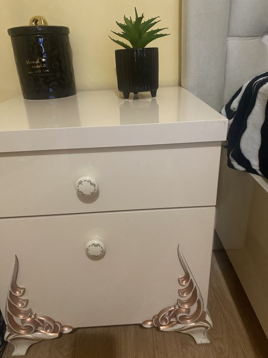 Mibila dormitor pat dublu 2 noptiere si o comoda