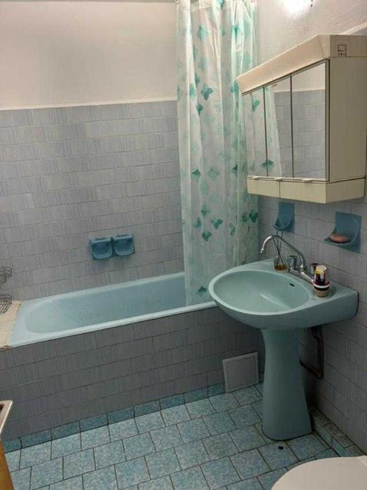 Inchiriez apartament 3 camere decomandat Pitesti , cartier T. Vladimirescu ,etj 1. langa autogara sud