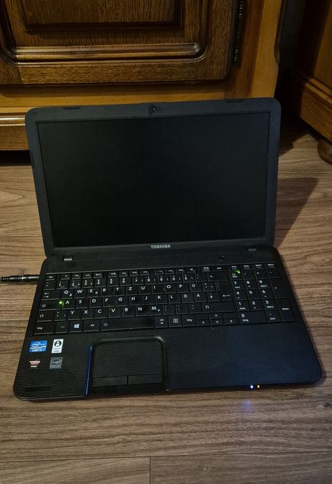 Laptop TOSHIBA Satellite  PRO C850-1JG procesor i5 AMD Radeon defect