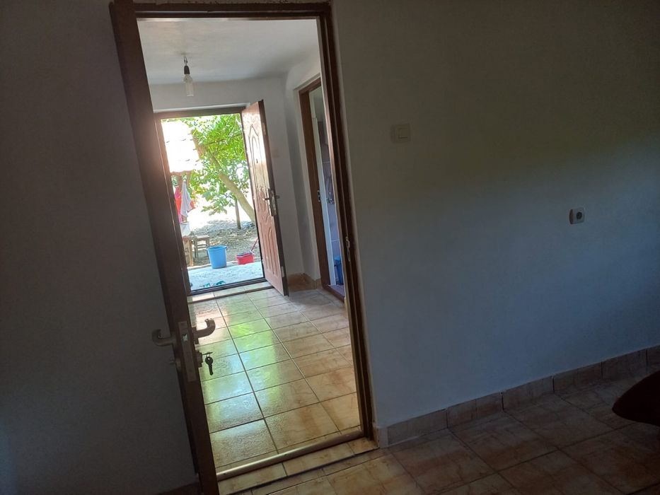 Vănd casă plus teren