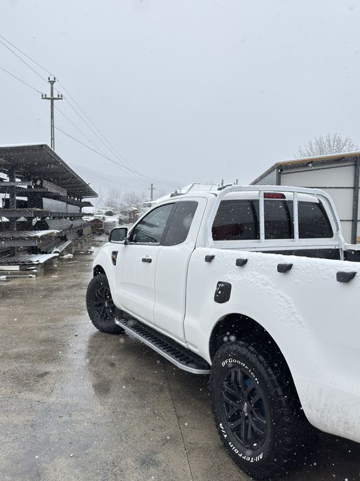 Vand Ford ranger in 2 usi