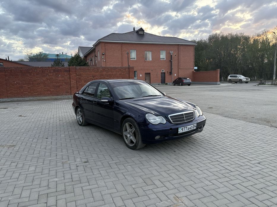 Mercedes С w203,