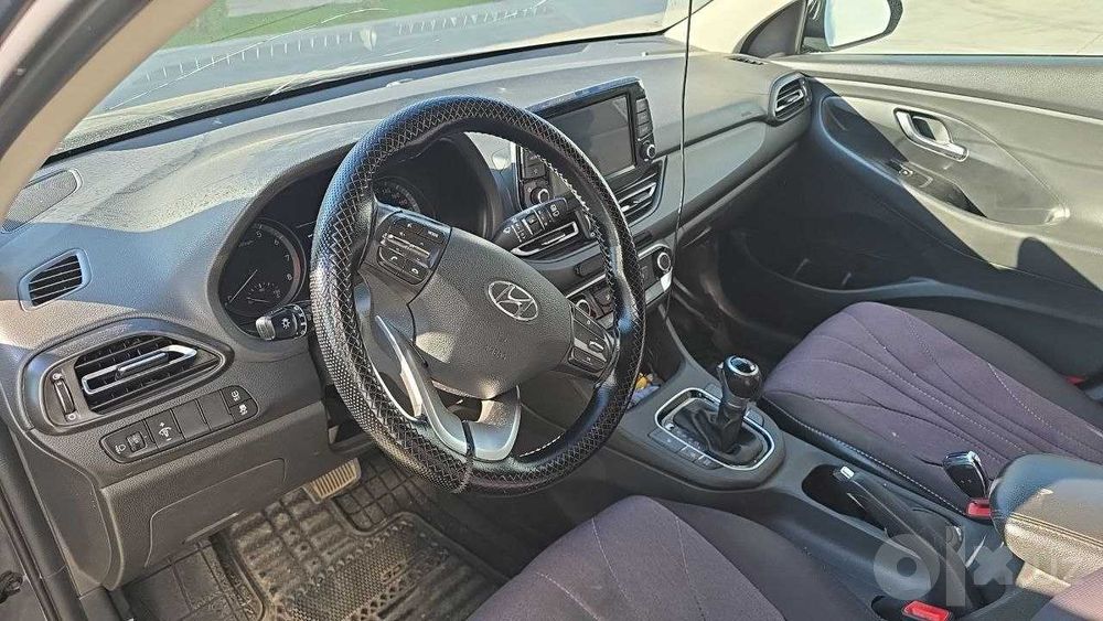 Hyundai i30 sotiladi yaxshi holatda 2022 yil