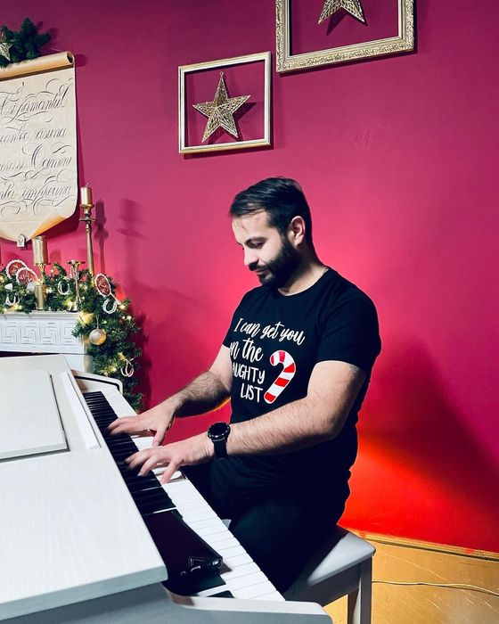 Lecții de pian ,orgă ,acordeon- profesor Conservator