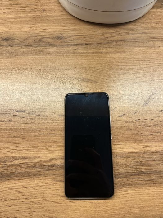 продам vivo y55 в хорошем состоянии нет царапины с коробкой не лагает