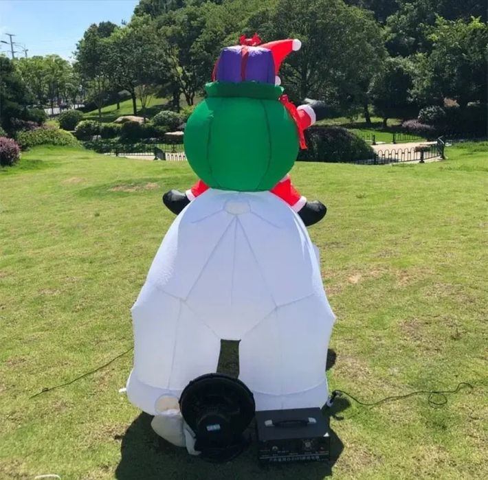 Дед мороз и Медведь Надувной