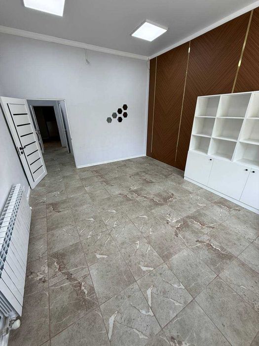 Сдается под офис просторный, красивый кабинет 43 кв.